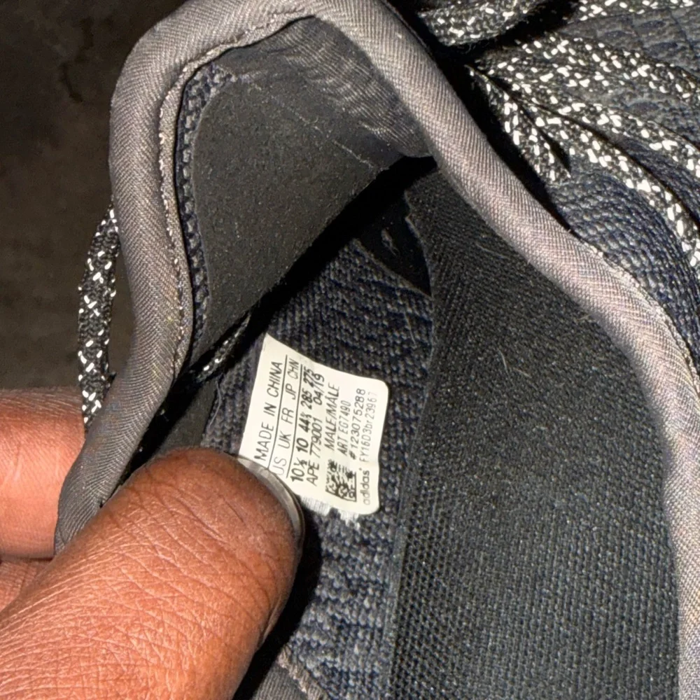 Yeezy 350 - Picture 6 of 6